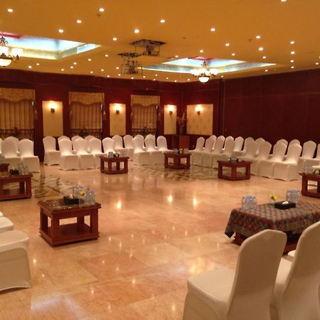 Royal Concorde Hotel & Suite Dubai Exteriör bild