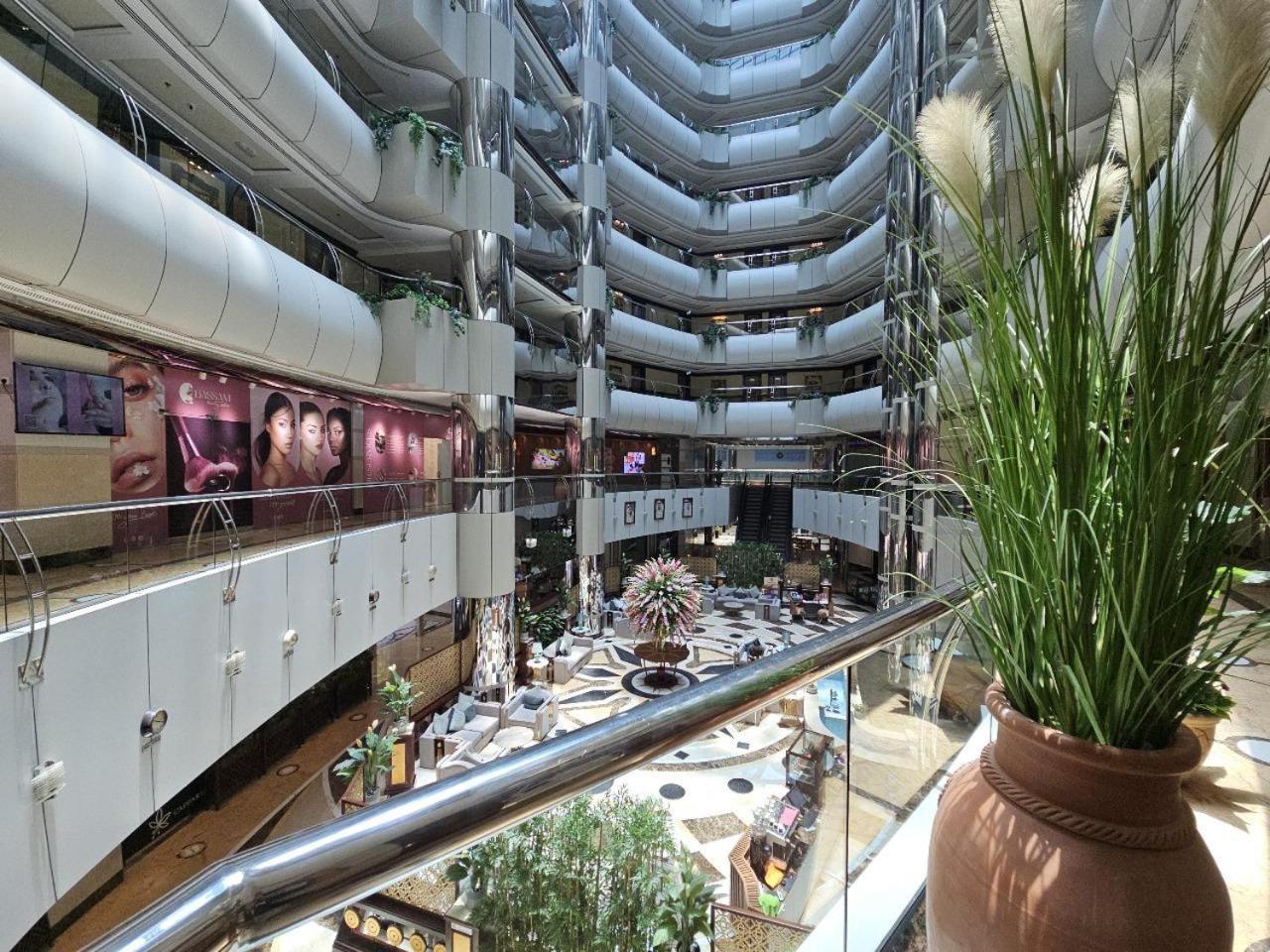 Royal Concorde Hotel & Suite Dubai Exteriör bild