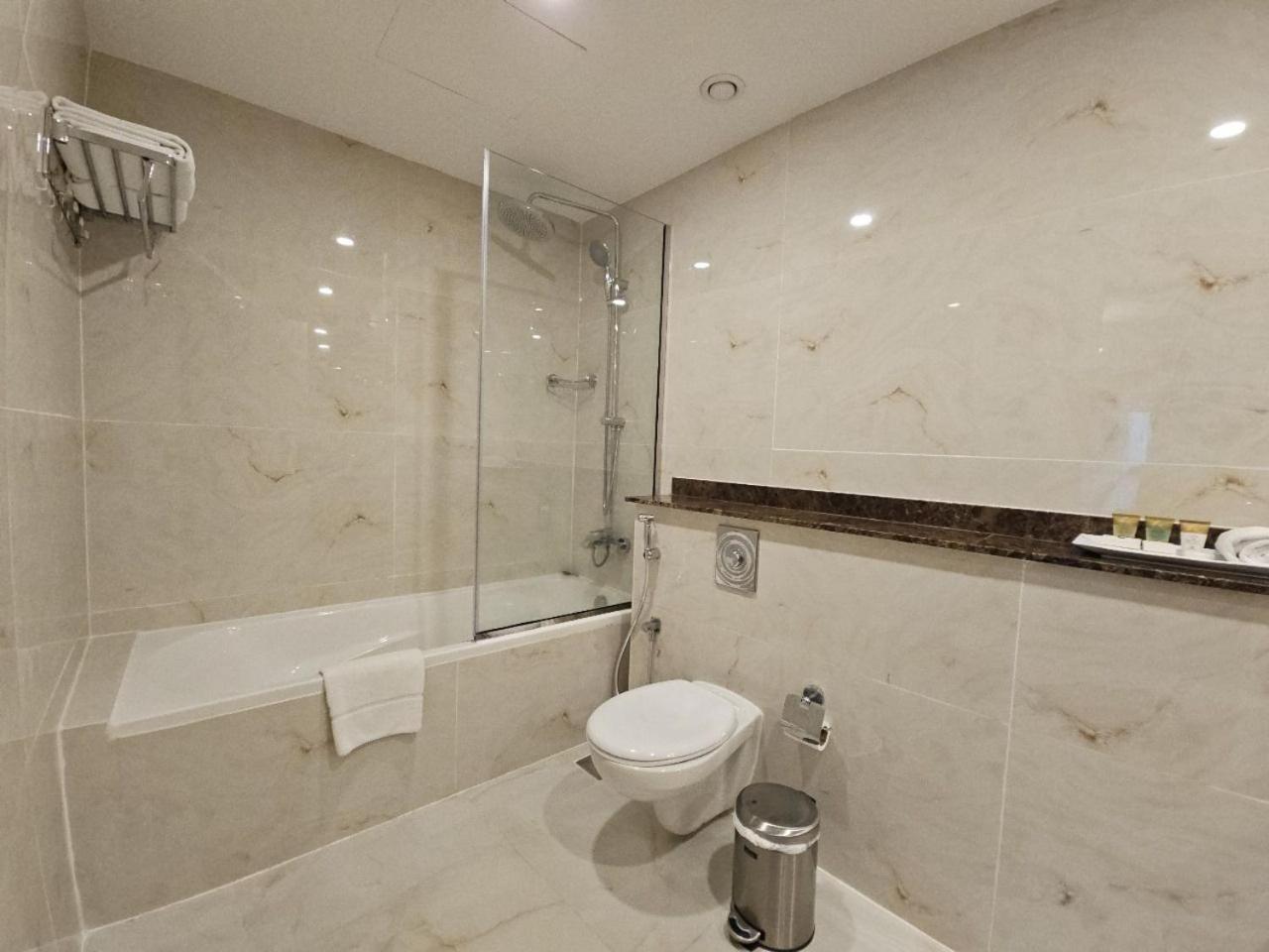 Royal Concorde Hotel & Suite Dubai Exteriör bild