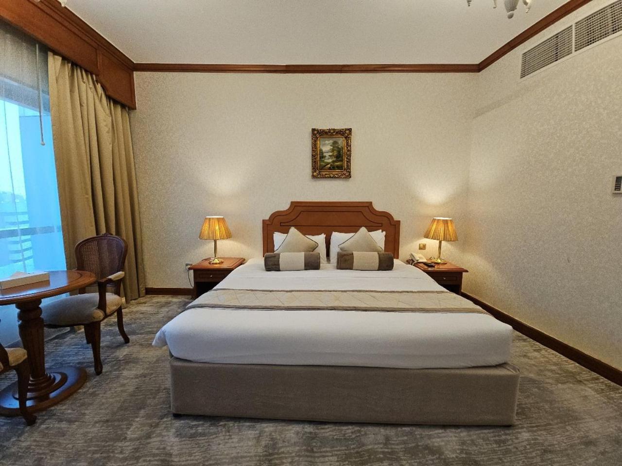 Royal Concorde Hotel & Suite Dubai Exteriör bild