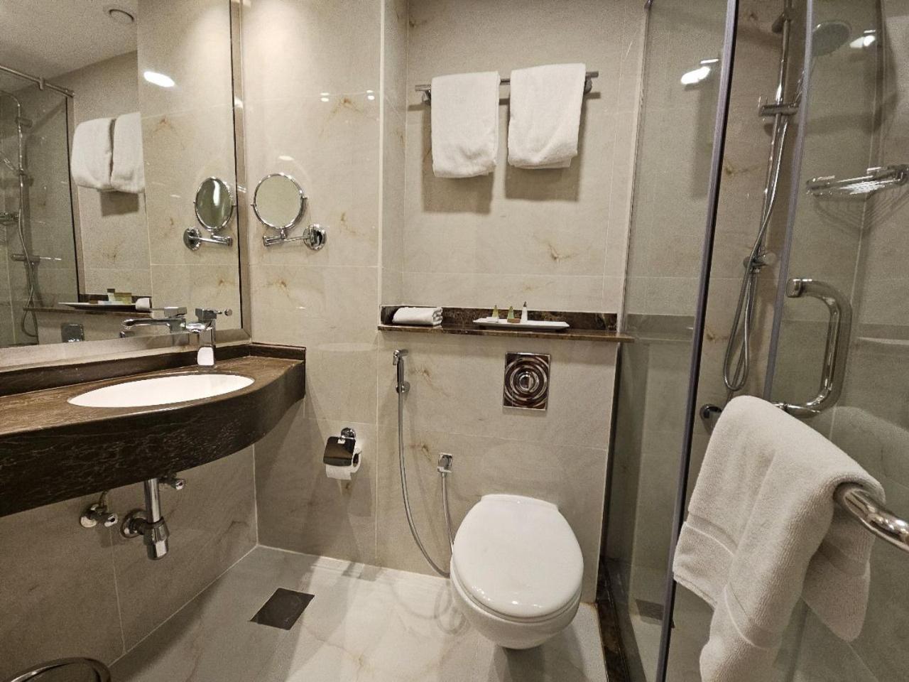 Royal Concorde Hotel & Suite Dubai Exteriör bild